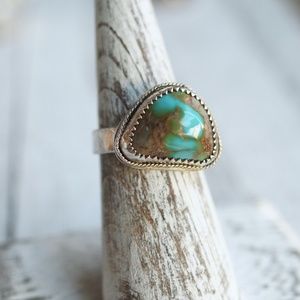 Arizona Kingman turquoise cabochon ring bezel set